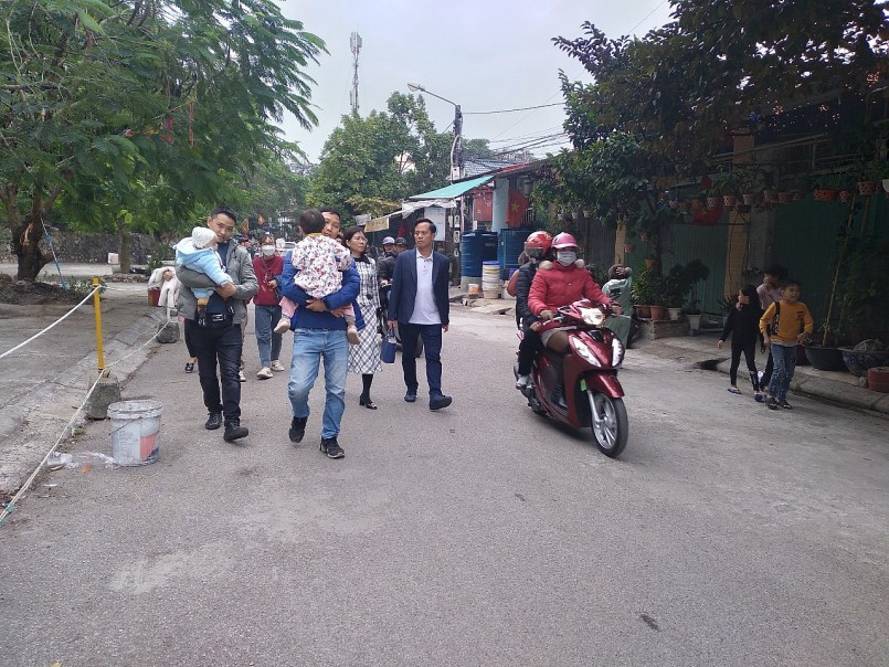 Trồng cây dại nhìn đâu cũng thấy quả “tím lịm tim”, 2 anh nông dân bỏ túi tiền tỷ mỗi năm