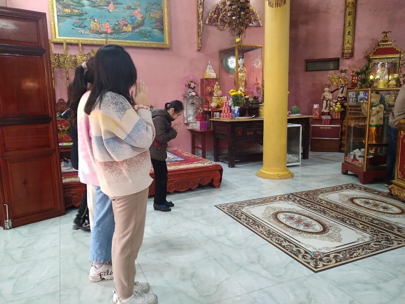 Trồng cây dại nhìn đâu cũng thấy quả “tím lịm tim”, 2 anh nông dân bỏ túi tiền tỷ mỗi năm