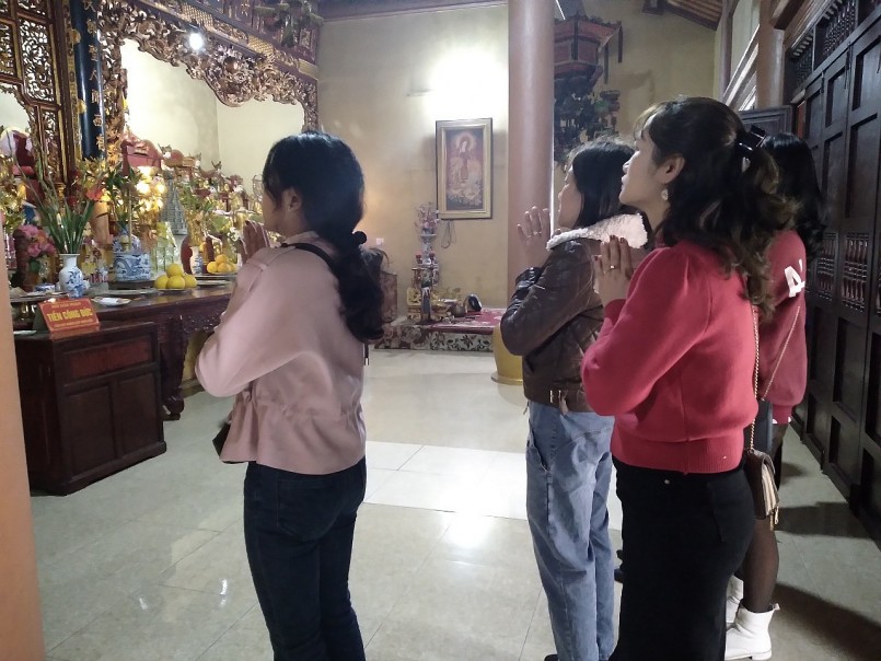 Trồng cây dại nhìn đâu cũng thấy quả “tím lịm tim”, 2 anh nông dân bỏ túi tiền tỷ mỗi năm