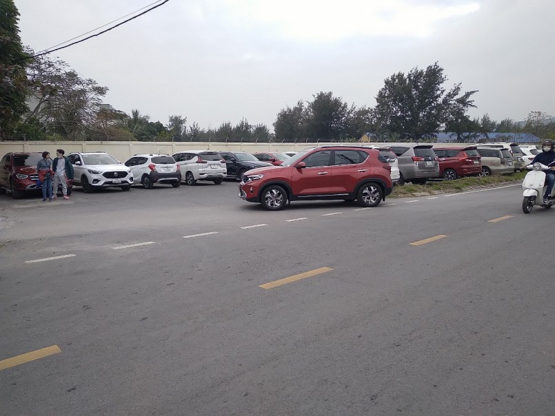 Trồng cây dại nhìn đâu cũng thấy quả “tím lịm tim”, 2 anh nông dân bỏ túi tiền tỷ mỗi năm