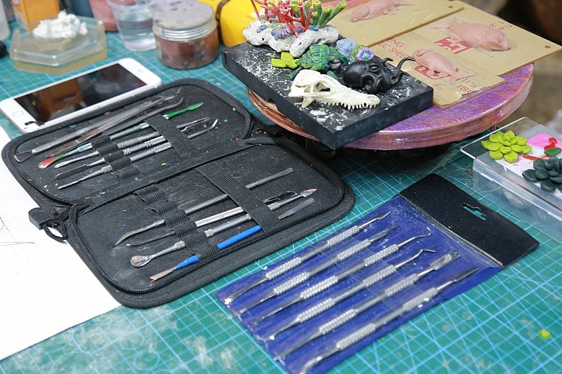 Dụng cụ hành nghề của anh Âu Dụng cụ hành nghề của anh Âu