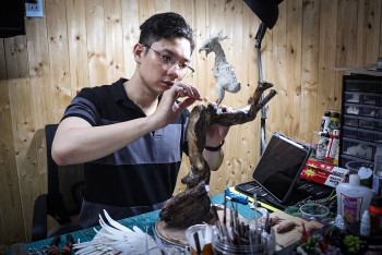 Nghề lạ, chỉ vê vê, nặn nặn đất sét chàng trai 9x có ngay 100 triệu bỏ túi mỗi tháng