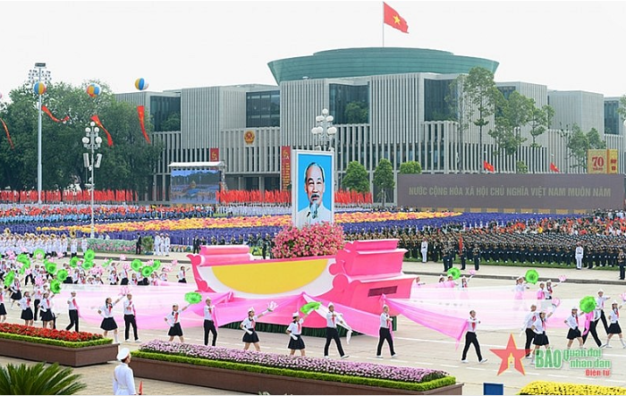 Diễu hành tại Lễ kỷ niệm 70 năm Quốc khánh nước Cộng hòa xã hội chủ nghĩa Việt Nam tại Hà Nội (2-9-1945 / 2-9-2015)