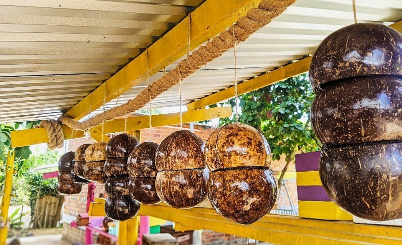 Những tổ ong dú được thiết kế sáng tạo rất hấp dẫn.