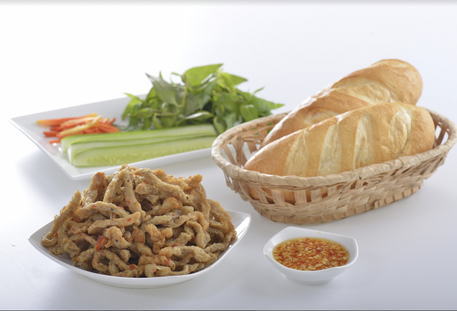 Bánh mì chả cá có hương vị đặc trưng