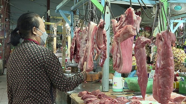 Giá heo hơi đi ngang trong tuần cao điểm do nguồn cung dồi dào.