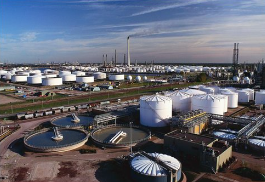 Giá dầu thô có tuần biến động mạnh