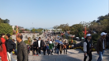 Đền Cửa Ông thu hút trên 56.000 lượt du khách thập phương về hành hương