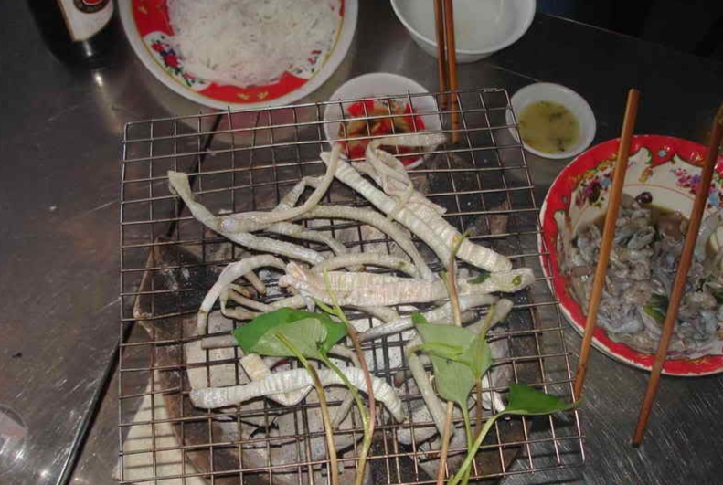 Sá sùng nướng Sá sùng nướng