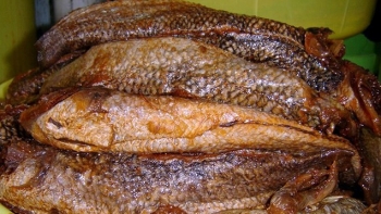 Đem cả con cá  “to đùng” về làm mắm, nghe lạ nhưng lại là đặc sản dân dã Bạc Liêu