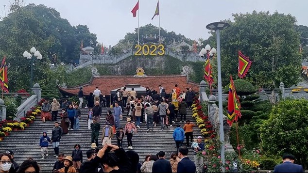 Quảng Ninh đón hơn 1,6 triệu khách trong tháng đầu tiên của năm 2023