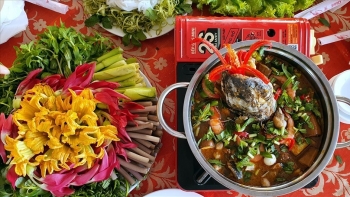 Về đất Mũi thưởng thức đặc sản lẩu mắm U Minh với nguyên vật liệu “trên 10 con số”