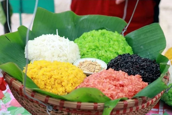 Xôi ngũ sắc, đặc sản của người Tày