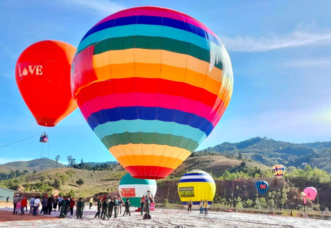 Độc đáo Lễ hội khinh khí cầu bay về đại ngàn ở thủ phủ sâm Ngọc Linh