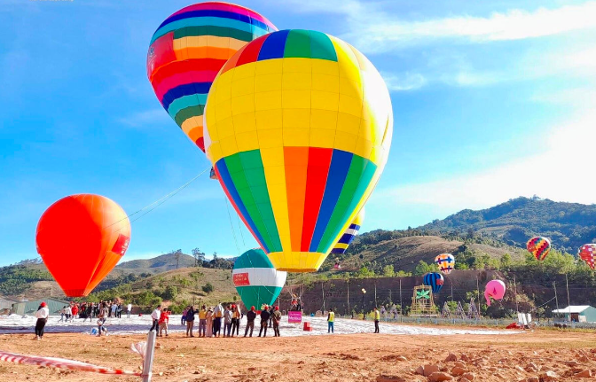 Độc đáo Lễ hội khinh khí cầu bay về đại ngàn ở thủ phủ sâm Ngọc Linh