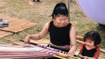 Thổ cẩm của người Ba Na nằm ven bờ sông Đăk Bla- Kon Tum có gì đặc biệt?