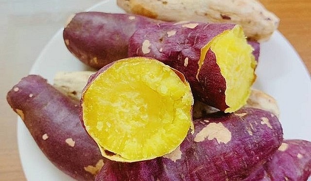 Khoai lang Lệ Cần có màu sắc và hương vị đặc biệt. Khoai lang Lệ Cần có màu sắc và hương vị đặc biệt.