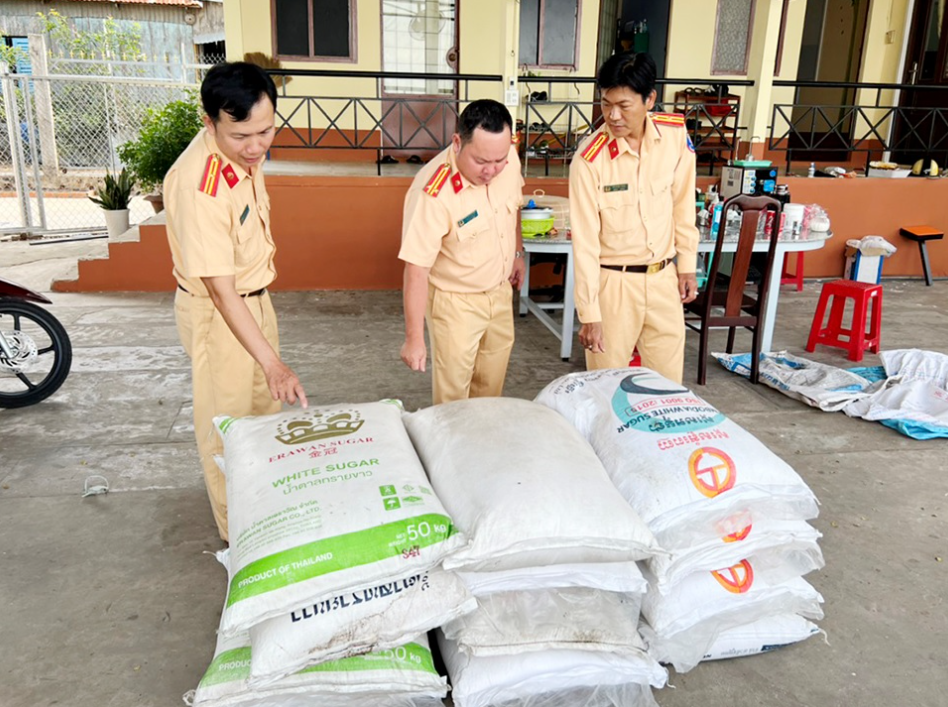 tạm giữ hàng hóa nghi nhập lậu tạm giữ hàng hóa nghi nhập lậu