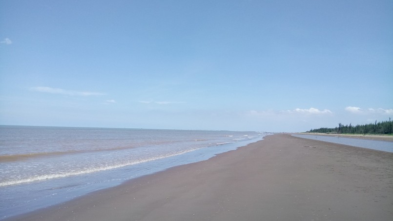 Biển cồn bửng là bãi biển công cộng hoàn toàn miễn phí