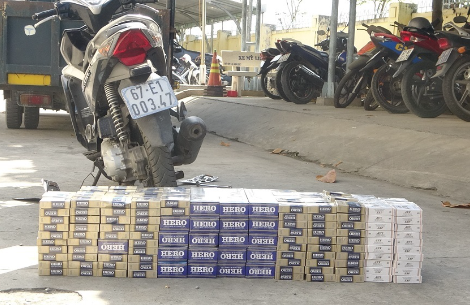 Tạm giữ phương tiện cùng tang vật vi phạm Tạm giữ phương tiện cùng tang vật vi phạm