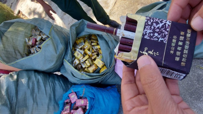 Ninh Thuận: Tạm giữ lượng lớn thuốc lá nhập lậu trôi dạt vào bờ biển