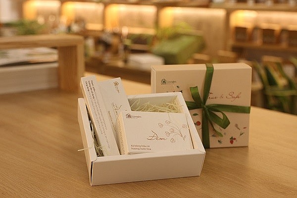 Giá tham khảo: Nước hoa bí mật 310K/lọ xịt 10ml, xà bông hữu cơ hương nước hoa 155K/soap. Combo 2 sản phẩm 430K