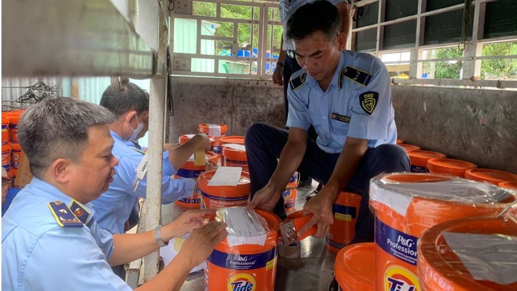 Cần Thơ: Niêm phong, tạm giữ gần 2 tấn bột giặt giả mạo nhãn hiệu