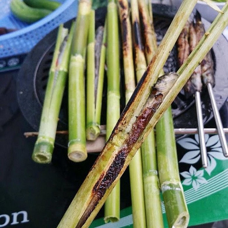 Khi ăn phải tách phần ống sậy ra Khi ăn phải tách phần ống sậy ra