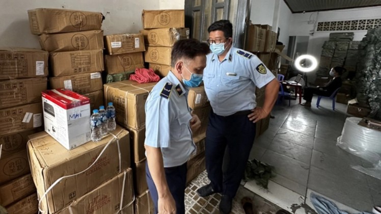 TP. HCM: Đồng loạt kiểm tra, thu giữ lô hàng mỹ phẩm trị giá gần 2 tỷ đồng