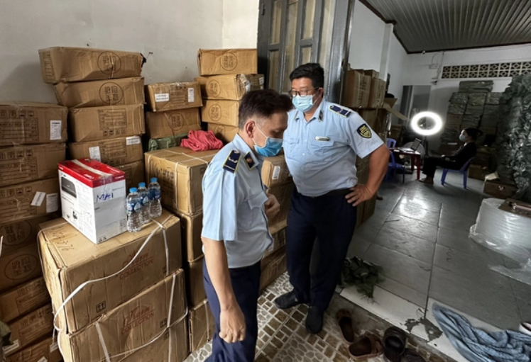 Kiểm tra hàng hóa vi phạm