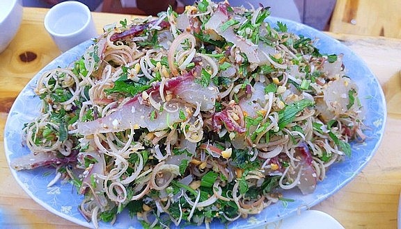 Gỏi cá bỗng sông Lô