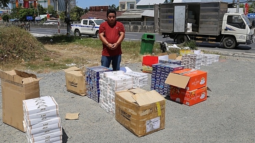 Sóc Trăng: Dùng xe tải vận chuyển hàng nghìn bao thuốc lá nhập lậu, một đối tượng bị bắt giữ