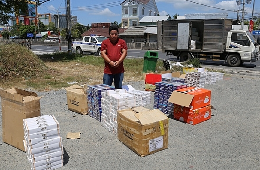 Kiểm tra, thu giữ hàng hóa vi phạm Kiểm tra, thu giữ hàng hóa vi phạm