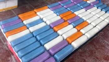 Thứ bánh cứng như đá, phải dùng dao to để chặt khi ăn lại là đặc sản nổi tiếng chỉ có ở Hà Giang, giá 50.000 đồng/kg