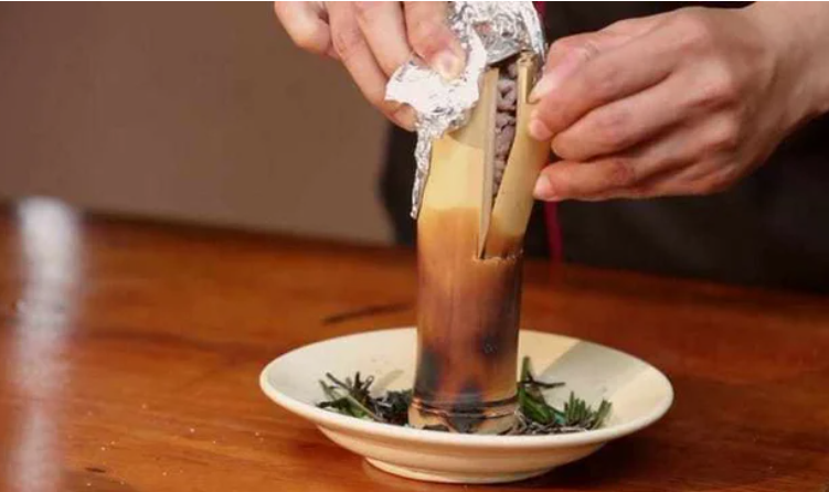 Thịt sẽ trải qua 3 lần nướng mới hoàn thành