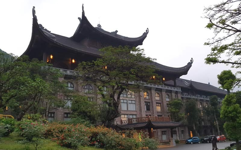 Khách xá bên trong Khu du lịch Tam Chúc. Nguồn bài viết: https://dulichkhampha24.com/chua-tam-chuc.html Khách xá bên trong Khu du lịch Tam Chúc. Nguồn bài viết: https://dulichkhampha24.com/chua-tam-chuc.html