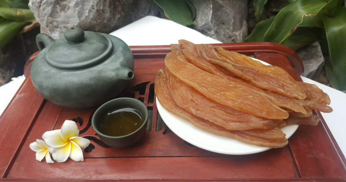 Nhâm nhi lát khoai dẻo ngọt ngào bên ly trà nóng thì còn gì bằng Nhâm nhi lát khoai dẻo ngọt ngào bên ly trà nóng thì còn gì bằng