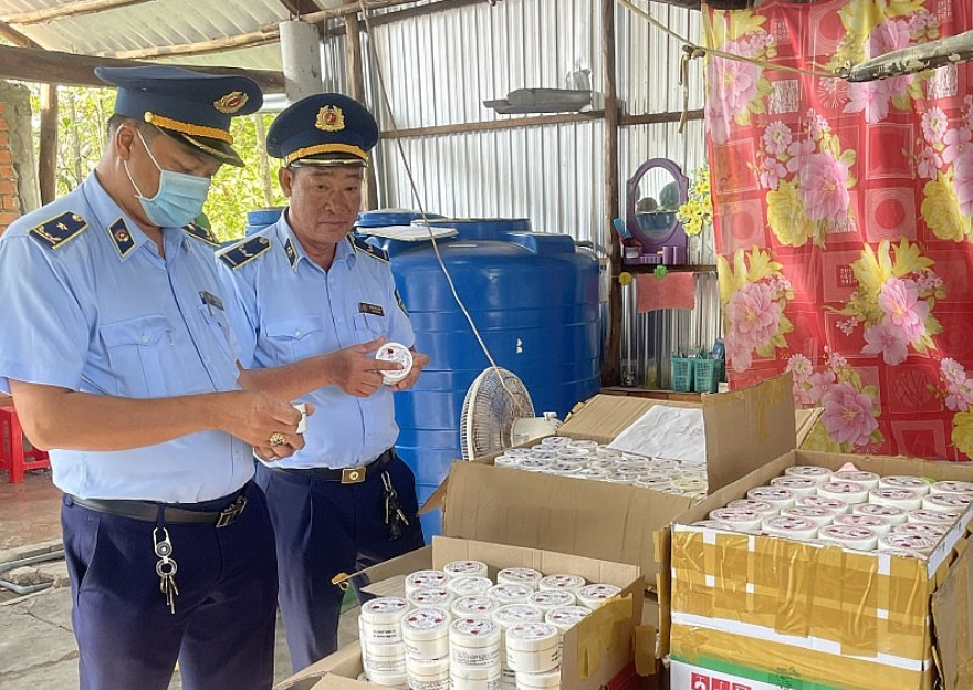 Kiểm tra hàng hóa vi phạm Kiểm tra hàng hóa vi phạm