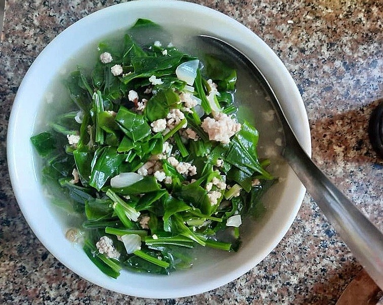 Mã đề đem nấu thịt băm rất ngon Mã đề đem nấu thịt băm rất ngon