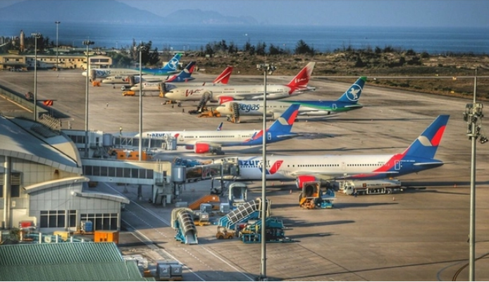 Cục Hàng không yêu cầu Cảng HKQT Nội Bài ngăn ngừa khả năng xâm nhập khu bay Cảng HKQT Nội Bài của các cá thể động vật. Ảnh: Chinhphu.vn Cục Hàng không yêu cầu Cảng HKQT Nội Bài ngăn ngừa khả năng xâm nhập khu bay Cảng HKQT Nội Bài của các cá thể động vật. Ảnh: Chinhphu.vn