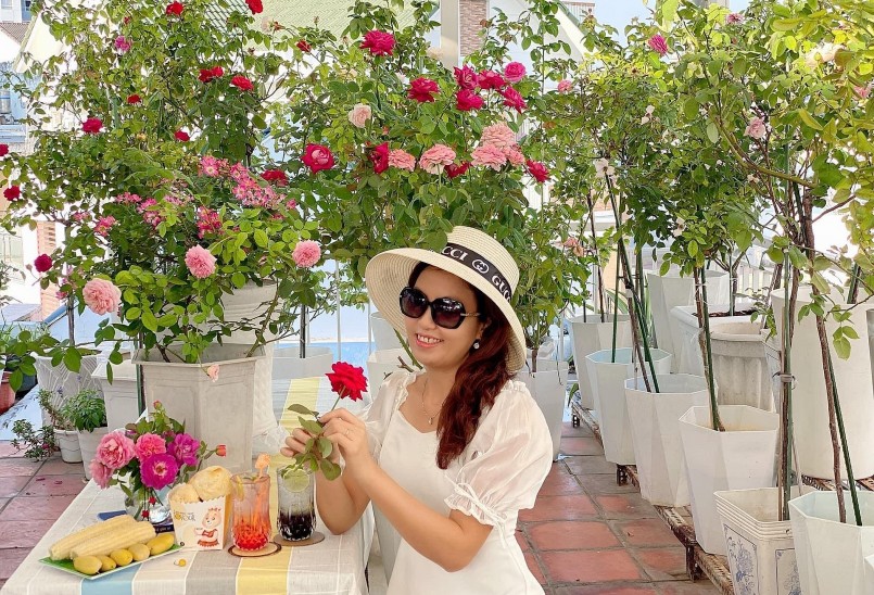 Vườn hoa hồng “trong mơ” ngay tại gia, thỏa mãn niềm đam mê từ thuở nhỏ.