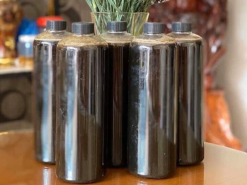 Trên thị trường, mật ong hoa sâm được rao bán với giá từ 1 triệu đến 1,6 triệu đồng/lít