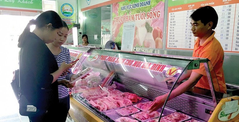 Giá heo hơi hôm nay (25/2) tiếp đà giảm trước những áp lực về nguồn cung và xuất khẩu.