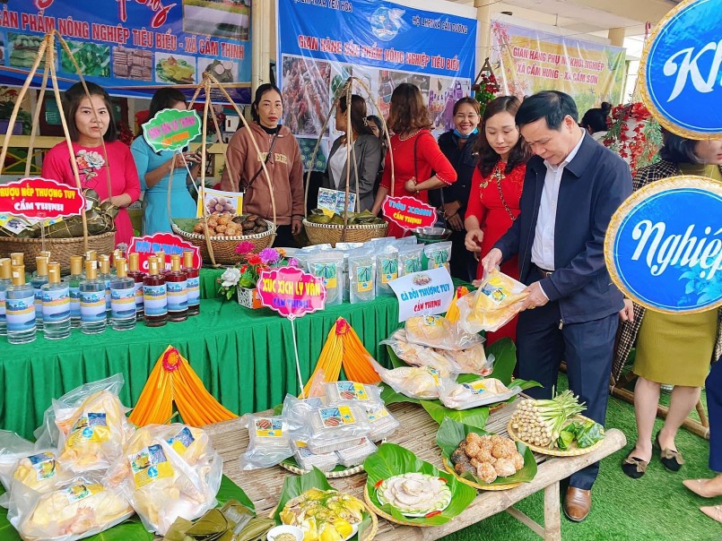 Phụ nữ cẩm xuyên hào hứng tham gia ngày hội khởi nghiệp năm 2023