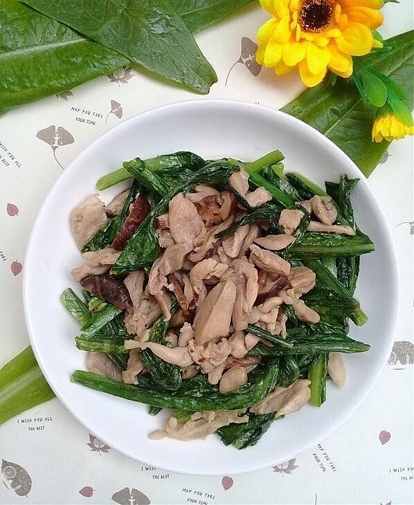  Rau diếp thơm xào gà nấm 