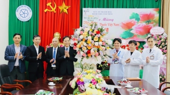 Thanh Hóa: Phó Chủ tịch UBND tỉnh thăm và chúc mừng các đơn vị Y tế nhân Ngày thầy thuốc Việt Nam