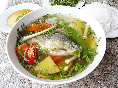 Canh cá diếc, sa nhân tốt cho phụ nữ mang thai có phù nhẹ