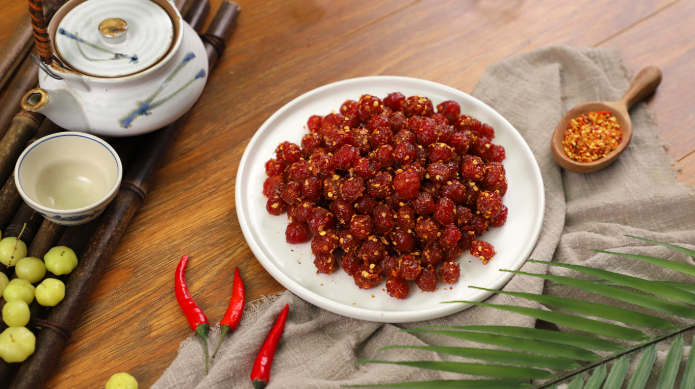 Loại quả mọc dại đầy bờ rào, hái đem làm mứt thành đặc sản Tây Ninh