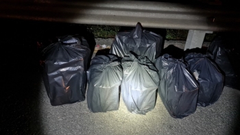 Long An: Thu giữ gần 11.000 bao thuốc lá nhập lậu trên cao tốc