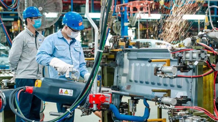 Ngành sản xuất tăng trưởng trở lại sau 3 tháng suy giảm